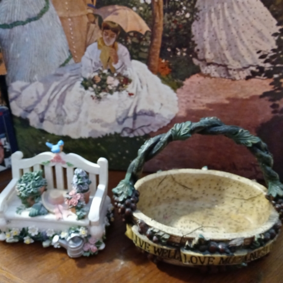 San Francisco Music Co.Bench Music Box &Tyndale- Ceramic Heavy Basket Vintages. - Picture 14 of 16